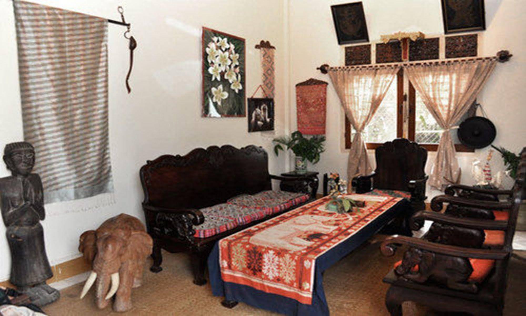Vanvisa Guesthouse Luang Prabang Bagian luar foto