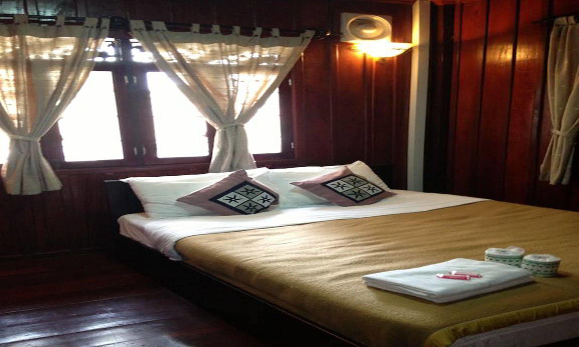 Vanvisa Guesthouse Luang Prabang Bagian luar foto