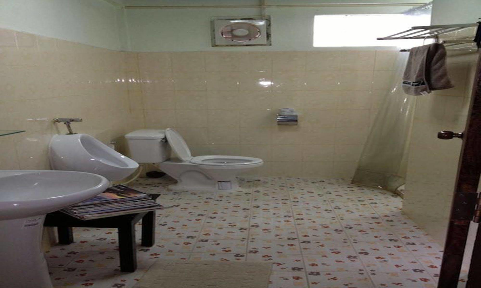 Vanvisa Guesthouse Luang Prabang Bagian luar foto